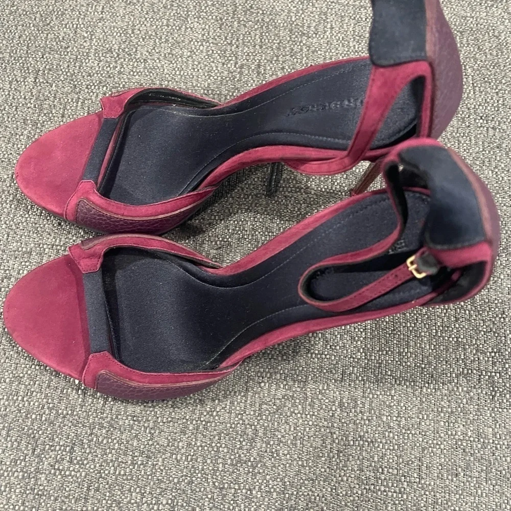 Burberry Elegant Burgundy Heels